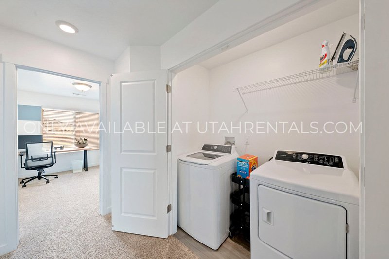 PET FRIENDLY END UNIT TOWNHOME COLD SPRINGS RANCH property image
