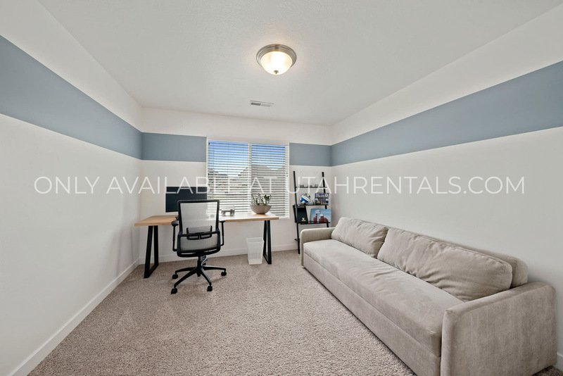 PET FRIENDLY END UNIT TOWNHOME COLD SPRINGS RANCH property image