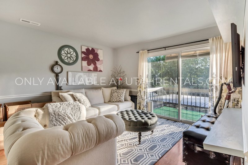 MOVE IN SPECIAL!! Beautiful Condo in Gated Community in Murray! property image