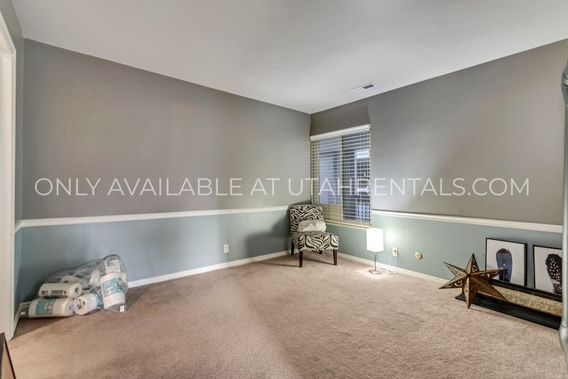 MOVE IN SPECIAL!! Beautiful Condo in Gated Community in Murray! property image