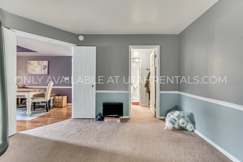 MOVE IN SPECIAL!! Beautiful Condo in Gated Community in Murray! property image