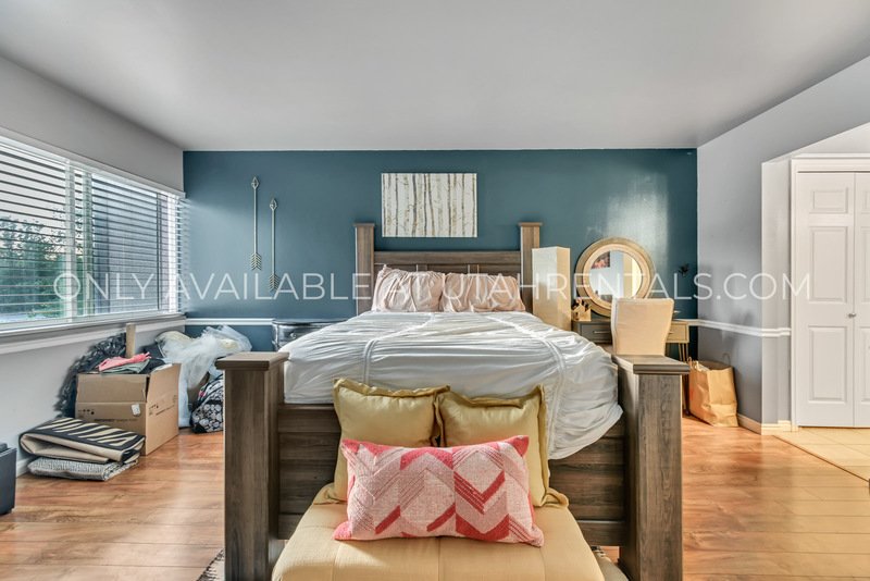 MOVE IN SPECIAL!! Beautiful Condo in Gated Community in Murray! property image