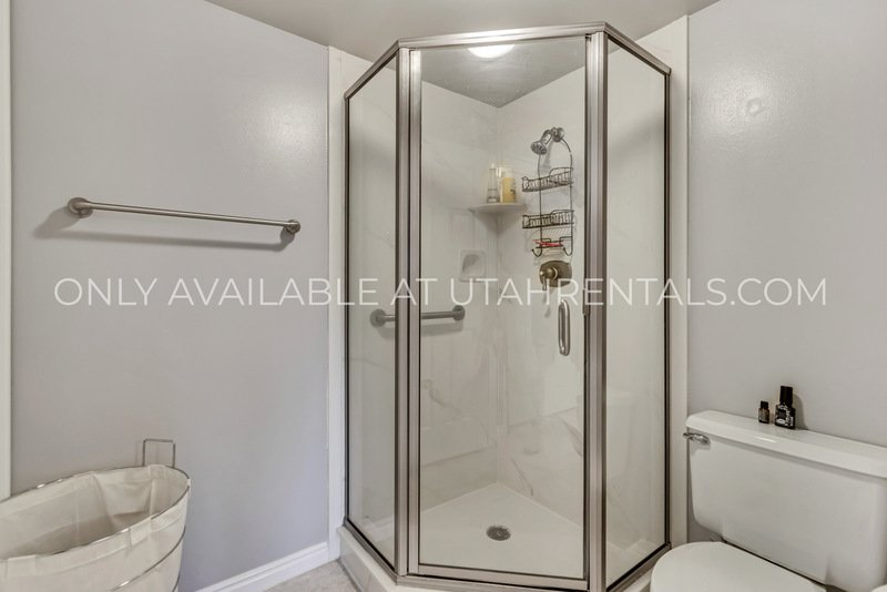 MOVE IN SPECIAL!! Beautiful Condo in Gated Community in Murray! property image