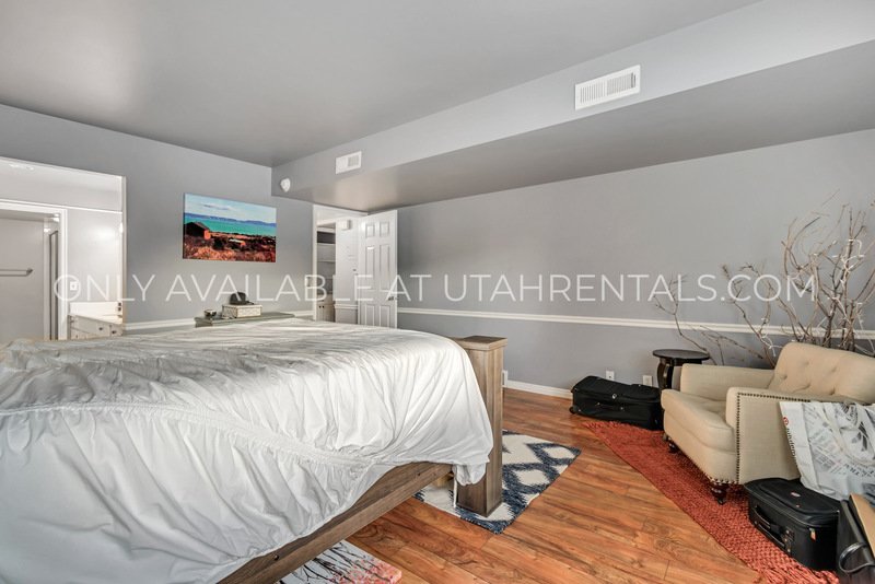 MOVE IN SPECIAL!! Beautiful Condo in Gated Community in Murray! property image