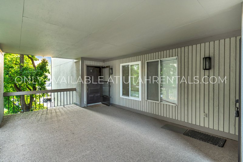 MOVE IN SPECIAL!! Beautiful Condo in Gated Community in Murray! property image