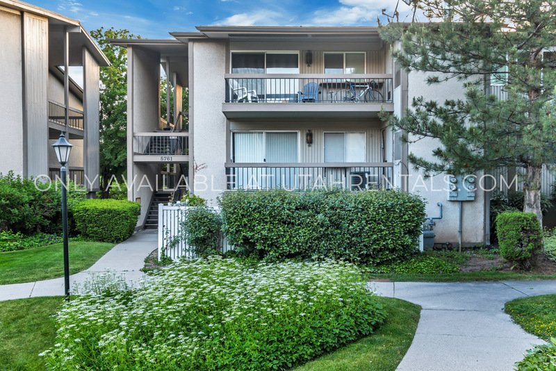 MOVE IN SPECIAL!! Beautiful Condo in Gated Community in Murray! property image