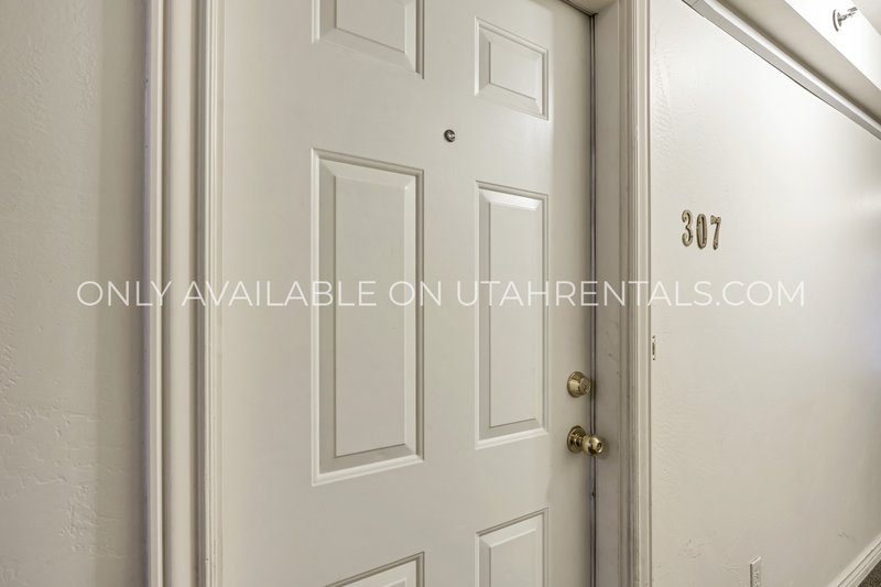Private Bedrooms at Windsor Park property image