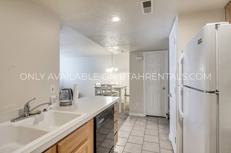 Private Bedrooms at Windsor Park property image