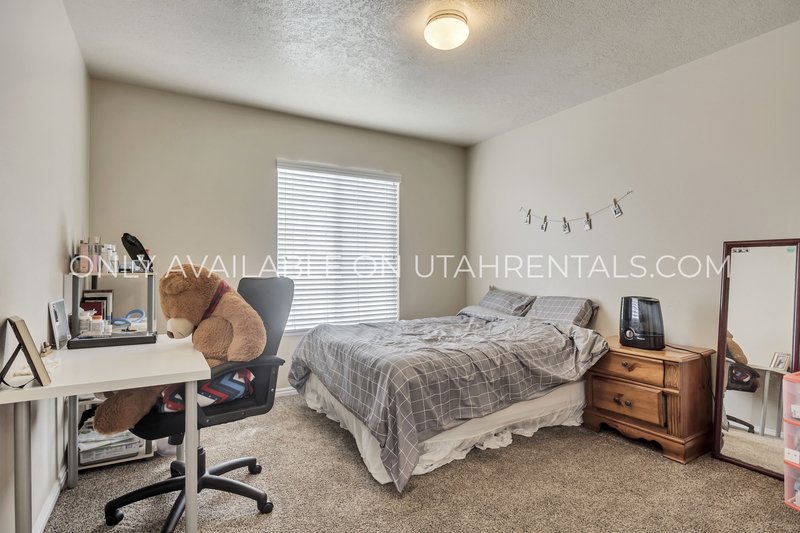 Private Bedrooms at Windsor Park property image