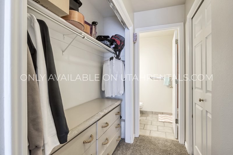 Private Bedrooms at Windsor Park property image