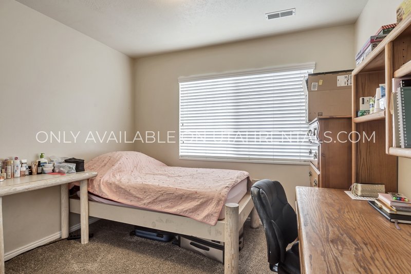 Private Bedrooms at Windsor Park property image