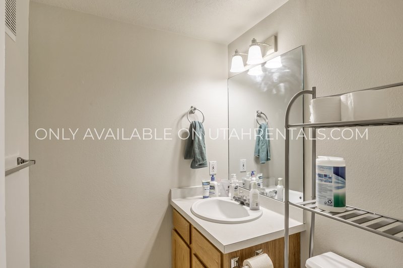 Private Bedrooms at Windsor Park property image