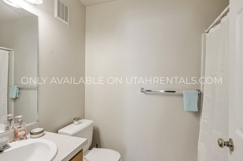 Private Bedrooms at Windsor Park property image
