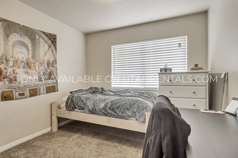 Private Bedrooms at Windsor Park property image