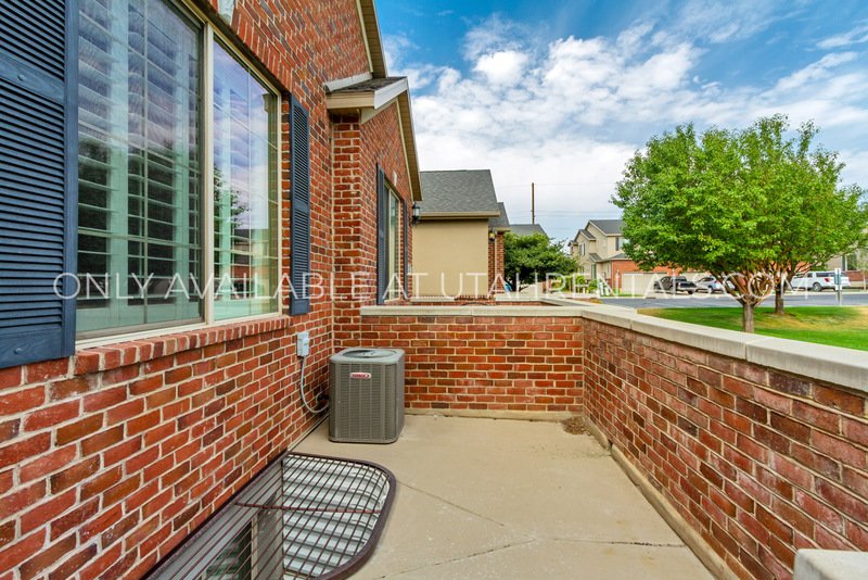 Spacious & Stylish 4-Bed 3 Bath Townhome | Available Now! property image