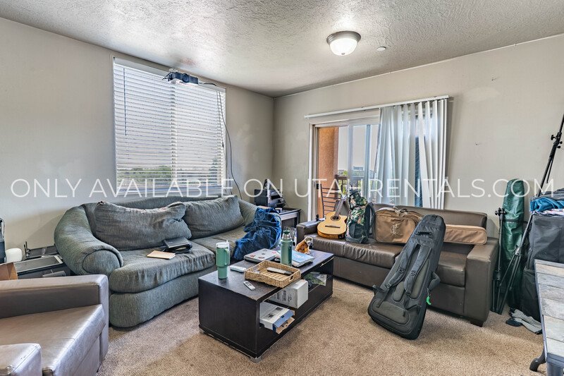Private Bedroom at Lanai Apartments property image