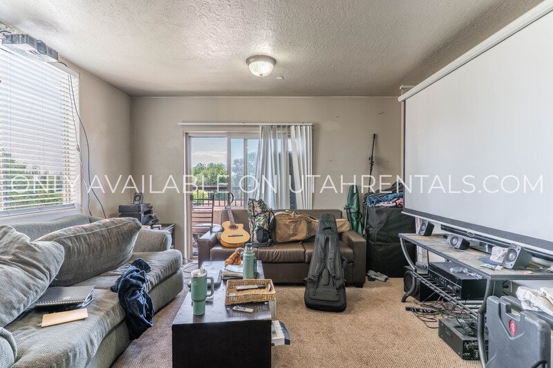 Private Bedroom at Lanai Apartments property image