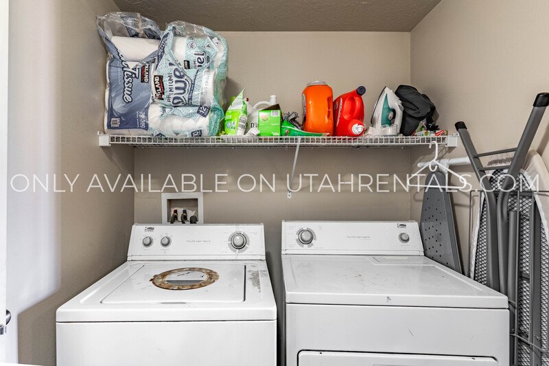 Private Bedroom at Lanai Apartments property image