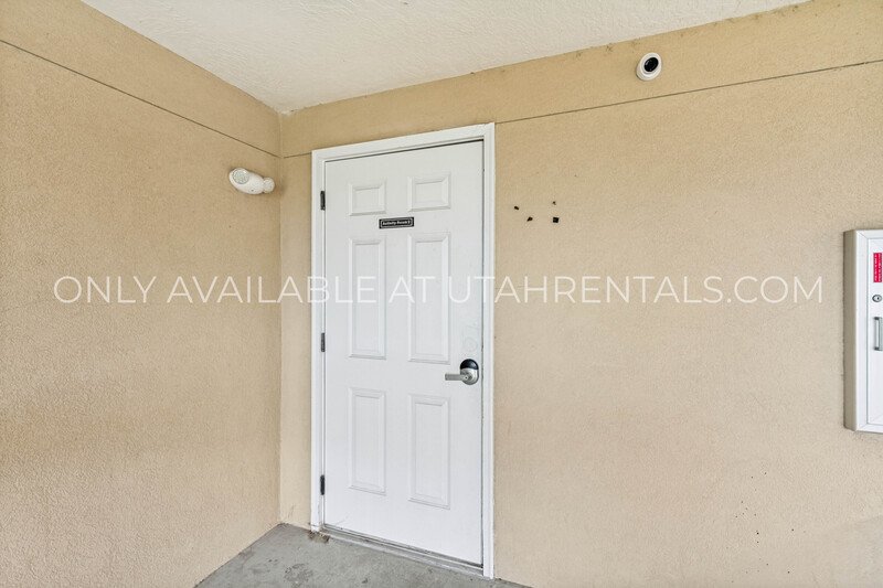Private Bedroom at Lanai Apartments property image