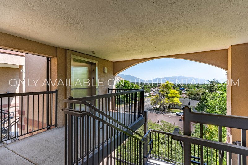 Private Bedroom at Lanai Apartments property image