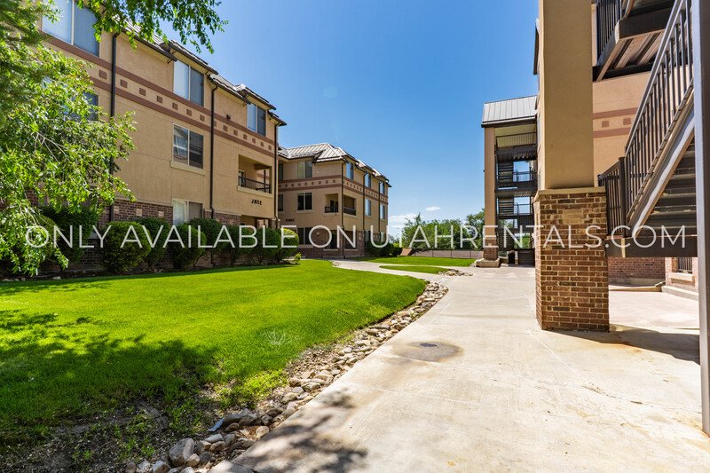 Private Bedroom at Lanai Apartments property image