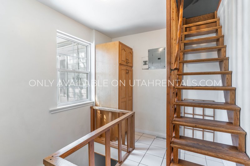 Charming 3-Bedroom Home in Springville ? Backs Up to Hobble Creek! property image