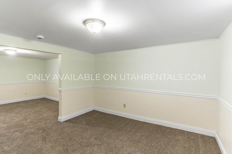 Charming 3-Bedroom Home in Springville ? Backs Up to Hobble Creek! property image