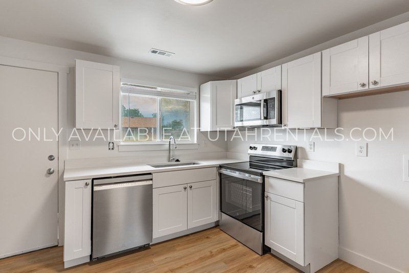 Beautiful & Bright 2-Bedroom Quadplex Unit | Unbeatable Orem Location property image