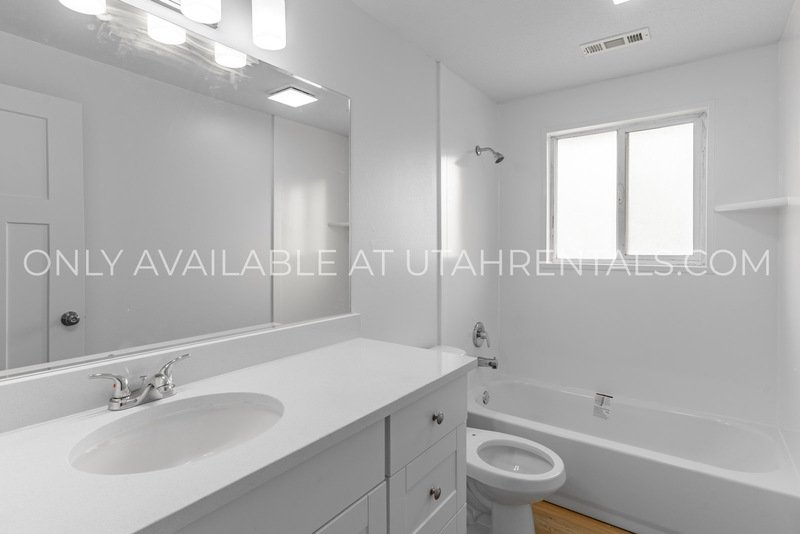 Beautiful & Bright 2-Bedroom Quadplex Unit | Unbeatable Orem Location property image