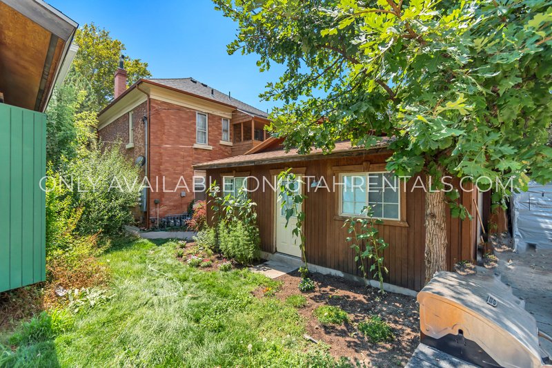 Beautiful 2 bed, 1 bath apartment in East Central! property image