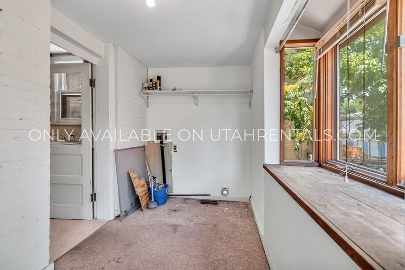 Beautiful 2 bed, 1 bath apartment in East Central! property image