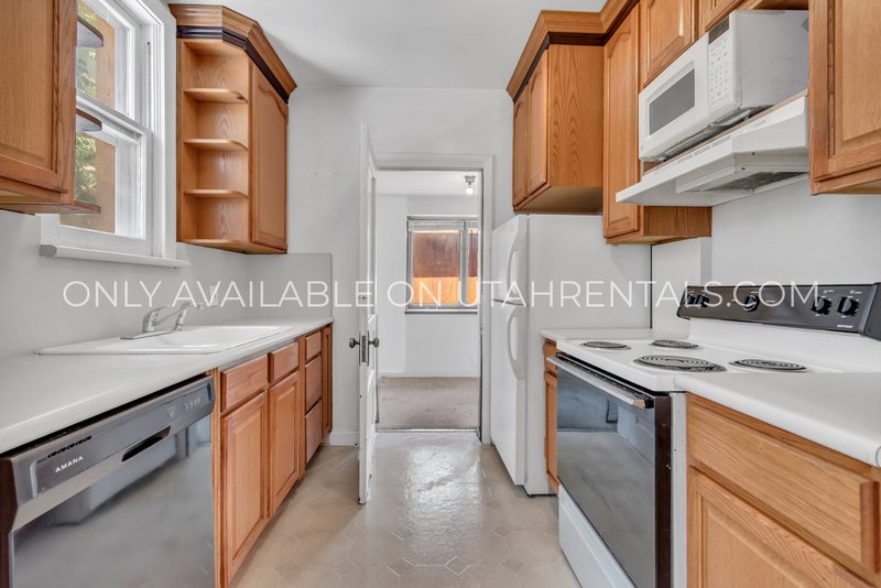 Beautiful 2 bed, 1 bath apartment in East Central! property image
