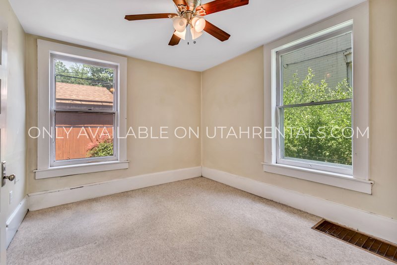 Beautiful 2 bed, 1 bath apartment in East Central! property image
