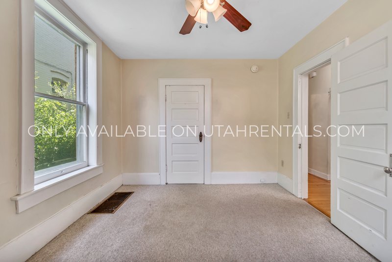 Beautiful 2 bed, 1 bath apartment in East Central! property image