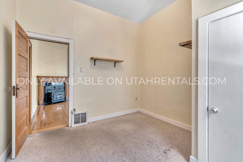 Beautiful 2 bed, 1 bath apartment in East Central! property image