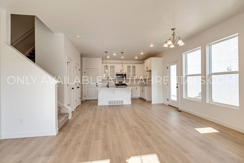 Spacious & Modern 3-Bedroom Home in South Jordan property image