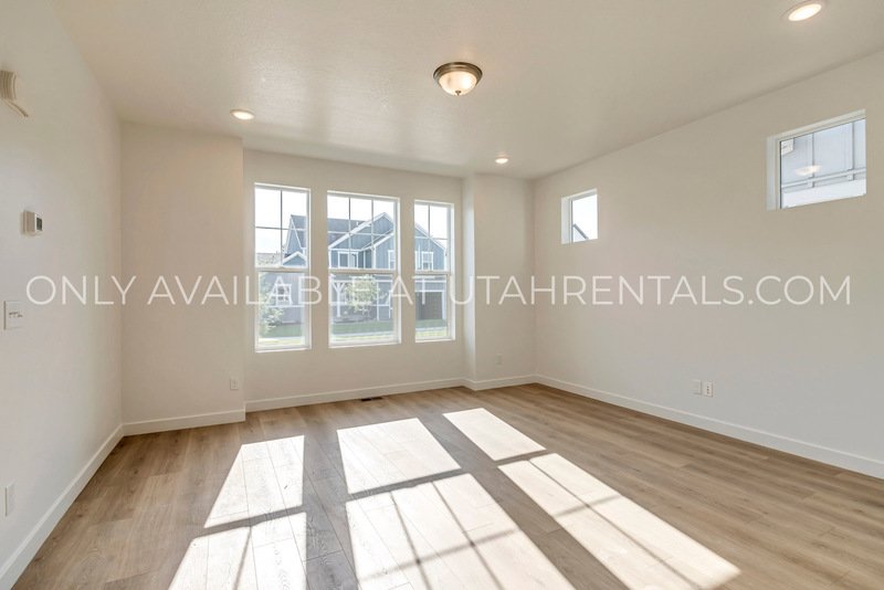 Spacious & Modern 3-Bedroom Home in South Jordan property image