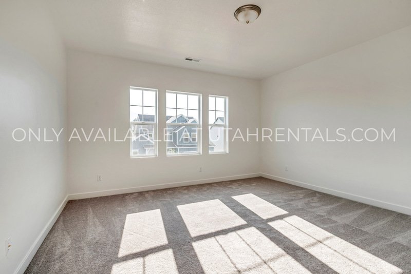 Spacious & Modern 3-Bedroom Home in South Jordan property image