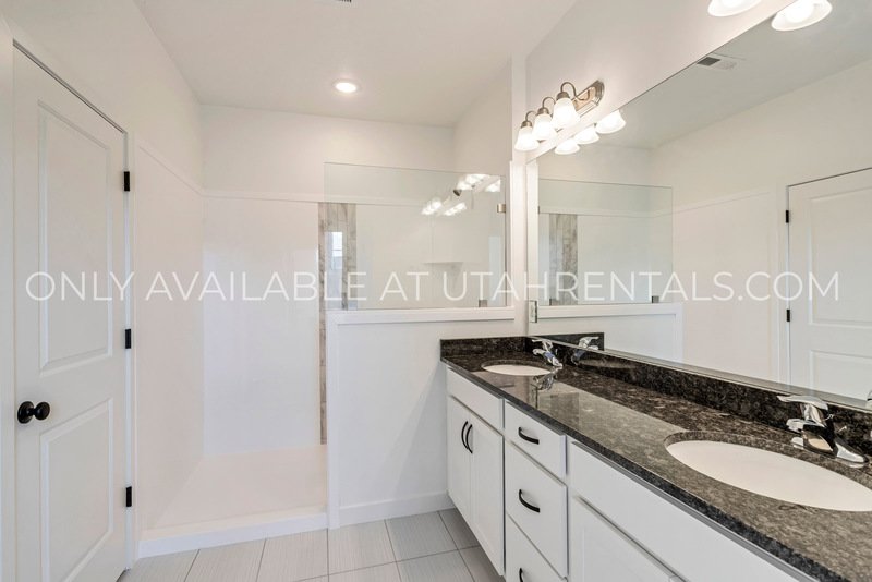 Spacious & Modern 3-Bedroom Home in South Jordan property image