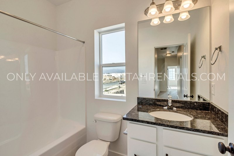 Spacious & Modern 3-Bedroom Home in South Jordan property image