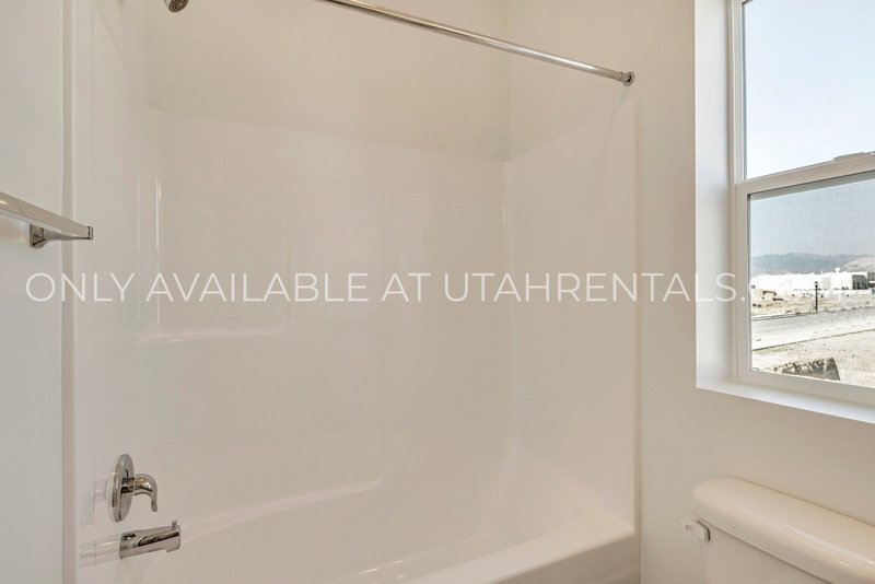 Spacious & Modern 3-Bedroom Home in South Jordan property image