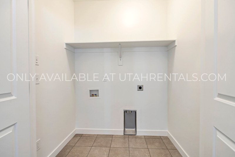 Spacious & Modern 3-Bedroom Home in South Jordan property image