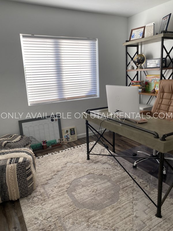 4 Bedroom 3.5 Bathroom Daybreak Home property image