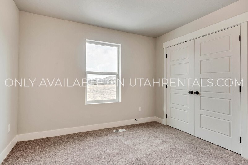 EXECUTIVE HOME IN EAGLE MOUNTAIN | SCENIC MOUNTAIN property image