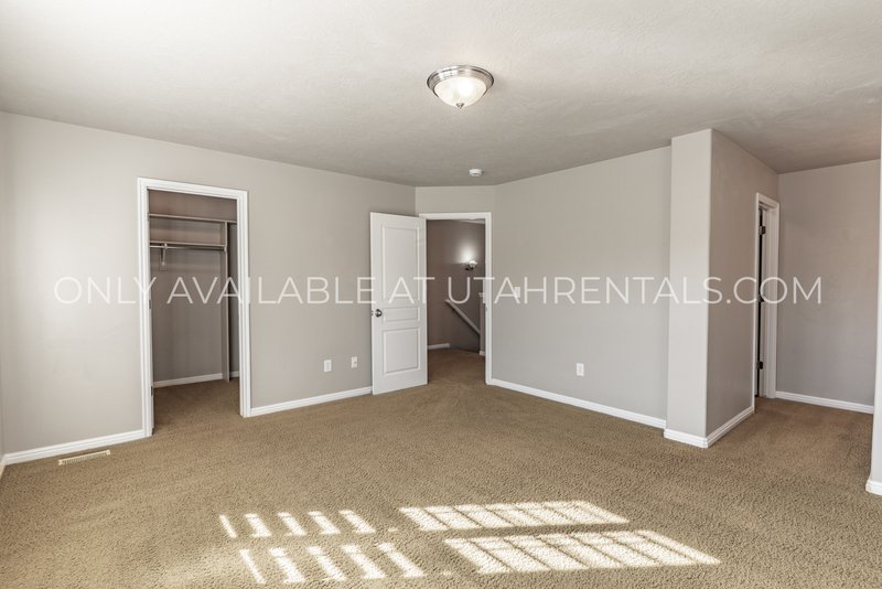Spacious & Low-Maintenance Lehi Townhome property image