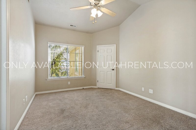 Beautiful 3-bedroom, 2-bathroom Condo in Canyon Meadows property image