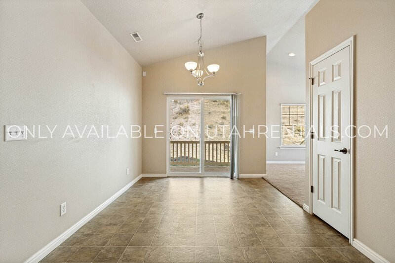 Beautiful 3-bedroom, 2-bathroom Condo in Canyon Meadows property image