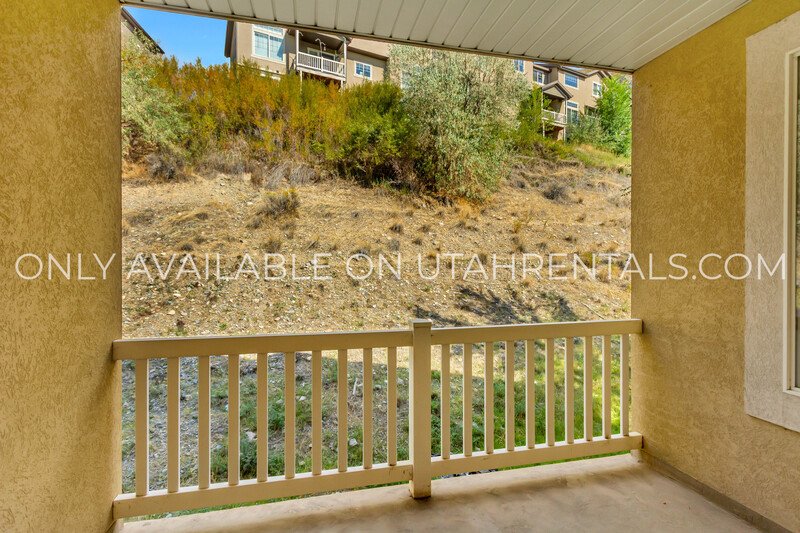 Beautiful 3-bedroom, 2-bathroom Condo in Canyon Meadows property image