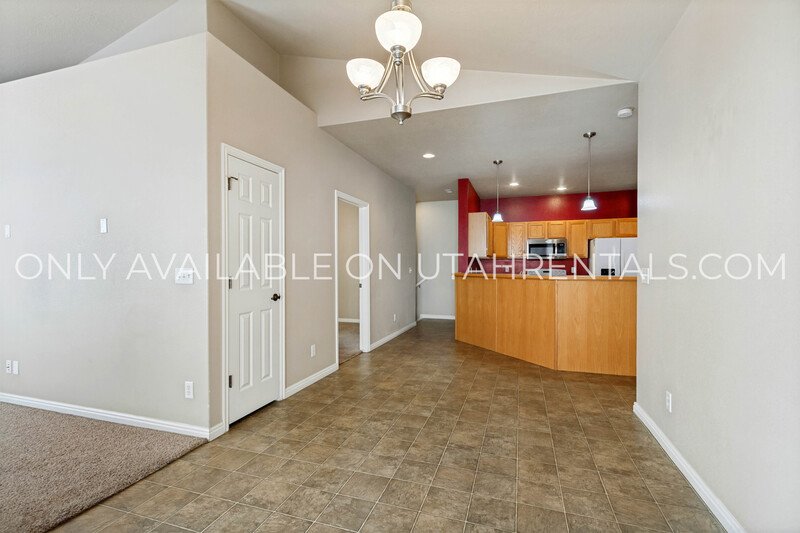 Beautiful 3-bedroom, 2-bathroom Condo in Canyon Meadows property image