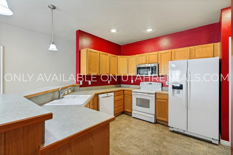 Beautiful 3-bedroom, 2-bathroom Condo in Canyon Meadows property image